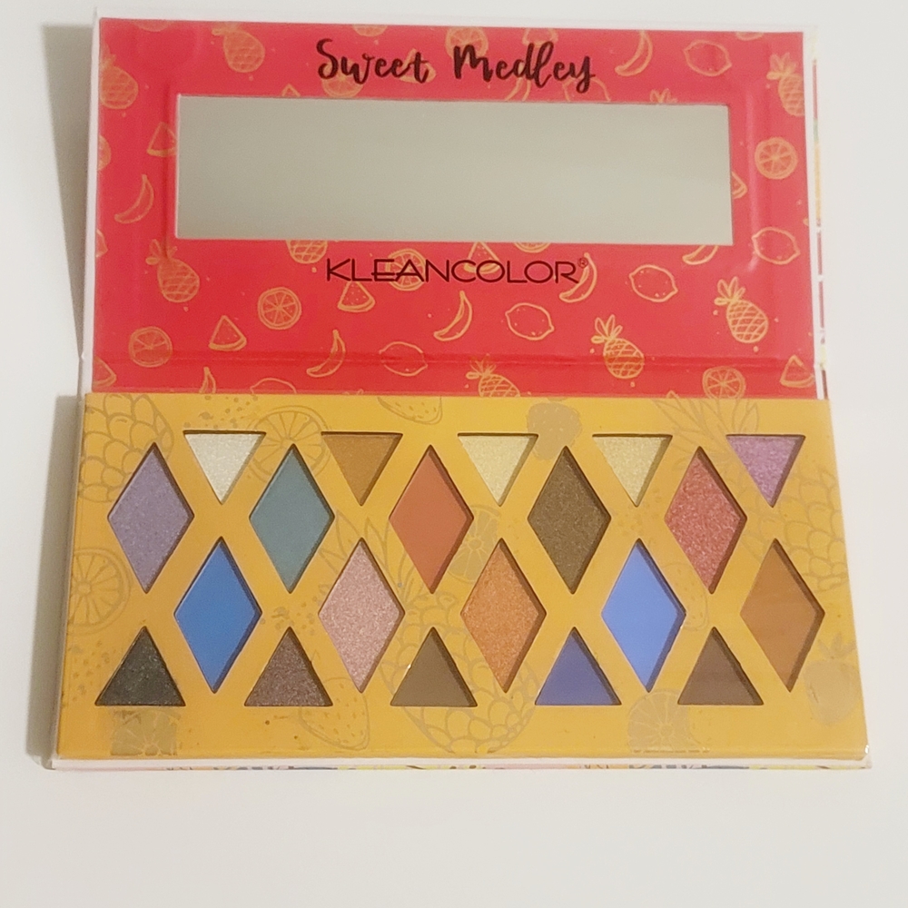 Kleancolor Vibrant Hues Eyeshadow Palette